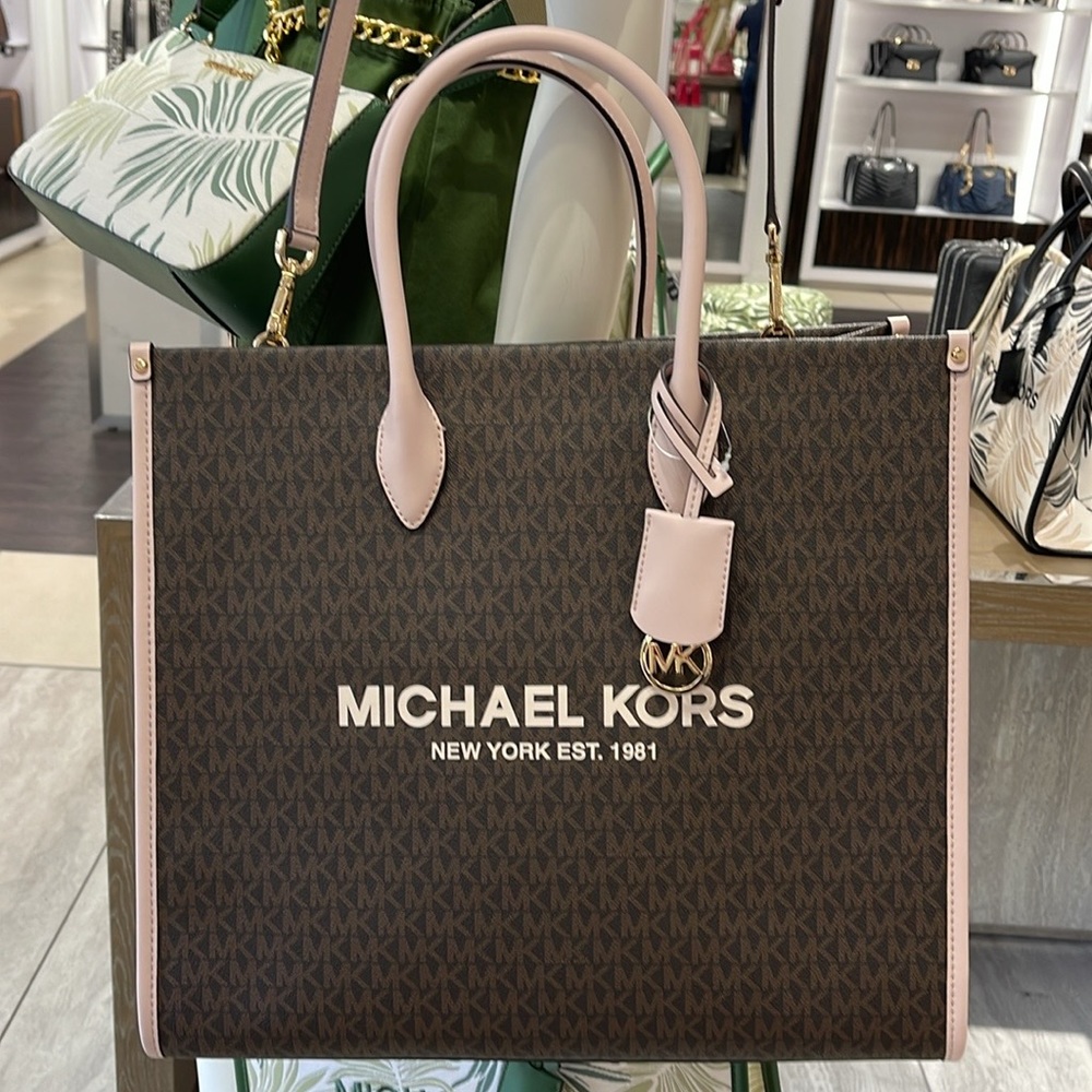 MICHAEL KORS Mirella Large Logo Tote Bag Powder Blush Signature
NWT - Picture 1 of 16